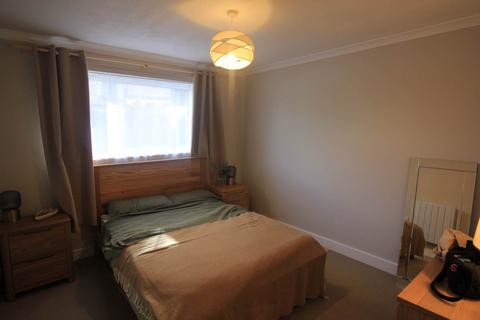 1 bedroom flat to rent, Woodford Court, 21 Clarence Road North
