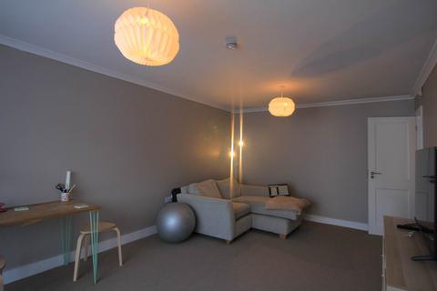 1 bedroom flat to rent, Woodford Court, 21 Clarence Road North