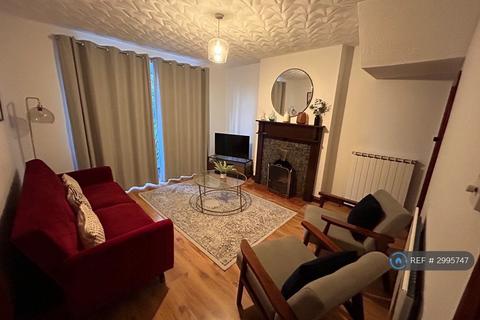 4 bedroom detached house to rent, Milton Road, Clapham, Bedford, MK41