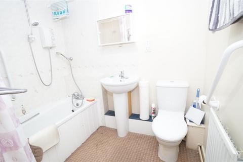 2 bedroom apartment for sale, Dunkhill Croft, Idle, Bradford