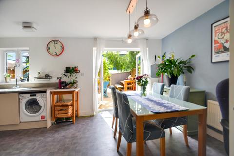 3 bedroom house for sale, at 7 Horseshoe Close, Bourne End, Hertfordshire HP1