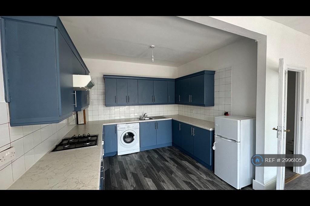 Apartment in Ilford - View 2