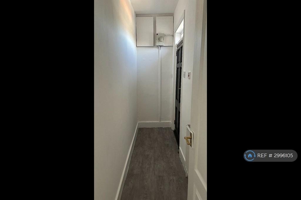 Apartment in Ilford - View 5