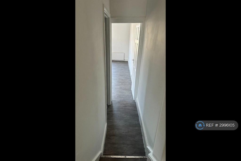 Apartment in Ilford - More