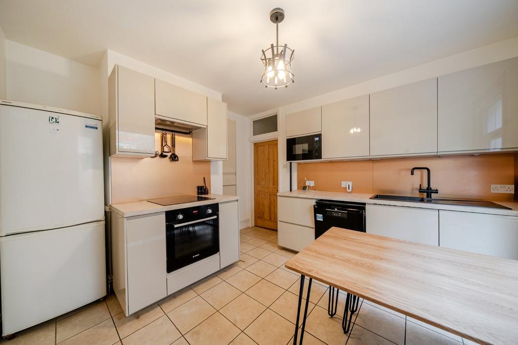 House in London - View 3