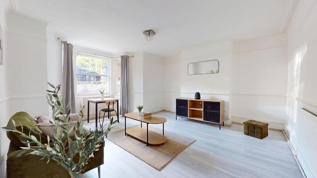Apartment in Gravesham, Gravesend Town Centre, Milton - View 3
