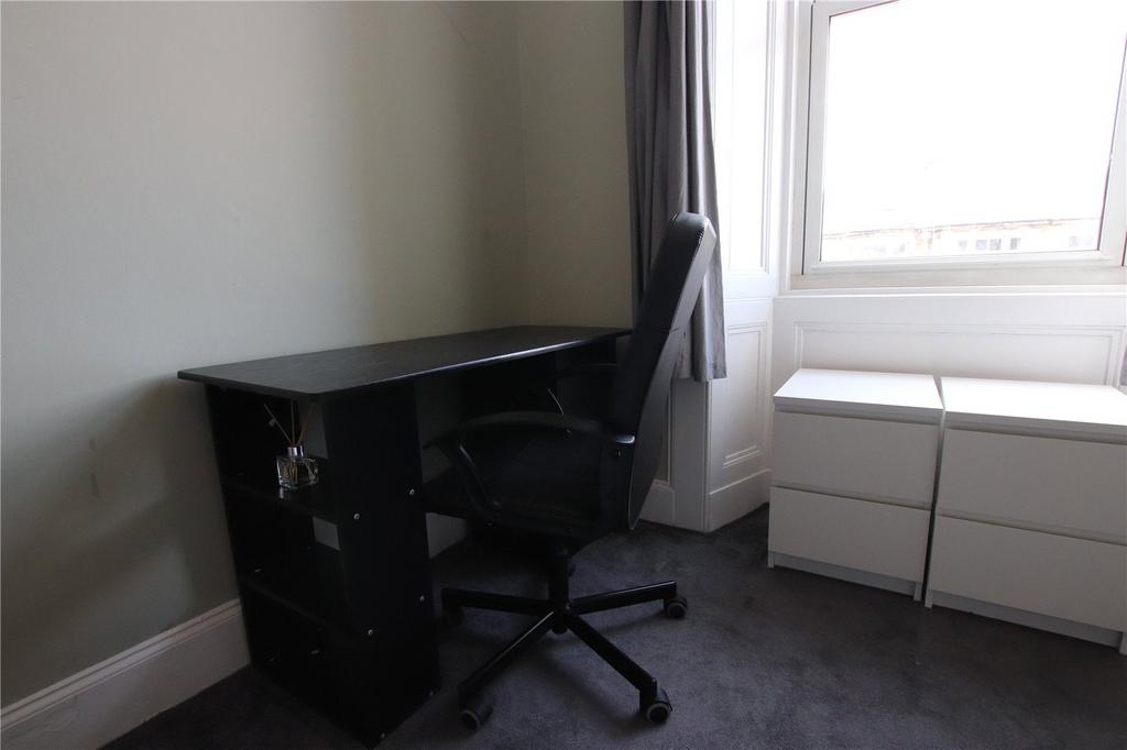Apartment in Edinburgh, Leith Central - View 5