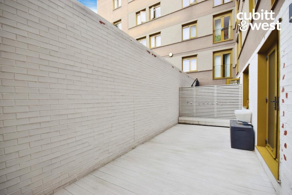 Apartment in Sutton - View 3