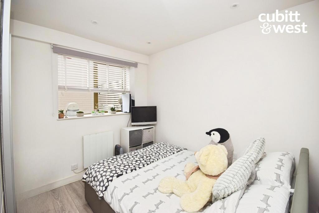Apartment in Sutton - View 4