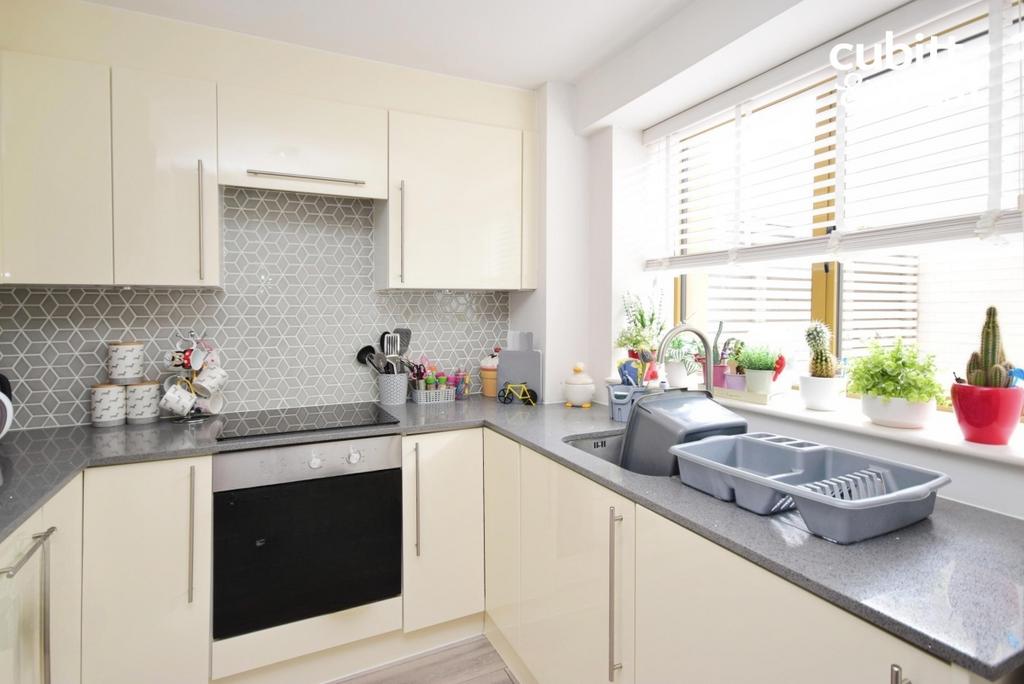 Apartment in Sutton - View 5