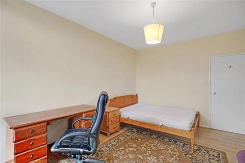 4 bedroom flat to rent, Leinster Gardens, London W2