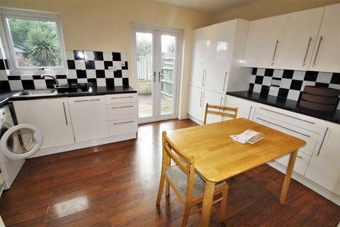 2 bedroom terraced house to rent, Stanhope Road, Cippenham