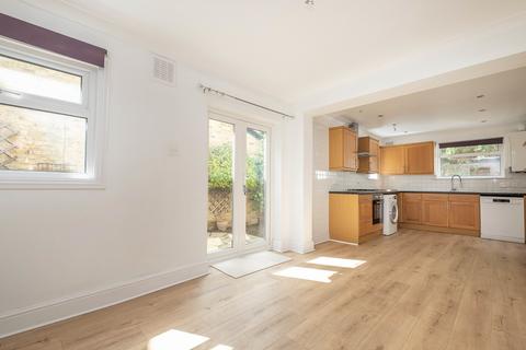 3 bedroom detached house to rent, Caversham Road Kingston upon Thames KT1