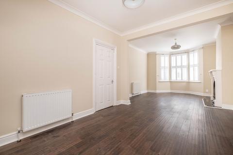 3 bedroom detached house to rent, Caversham Road Kingston upon Thames KT1