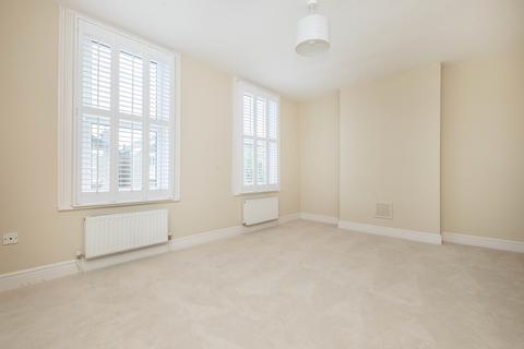 3 bedroom detached house to rent, Caversham Road Kingston upon Thames KT1