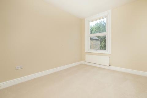 3 bedroom detached house to rent, Caversham Road Kingston upon Thames KT1