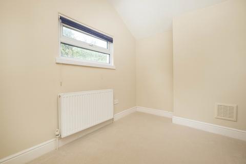 3 bedroom detached house to rent, Caversham Road Kingston upon Thames KT1
