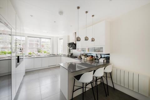 5 bedroom flat for sale, Grove Court, Grove End Road, London NW8