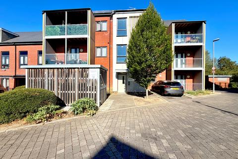 2 bedroom flat to rent, Hawthorn Crescent, Ilford, IG5