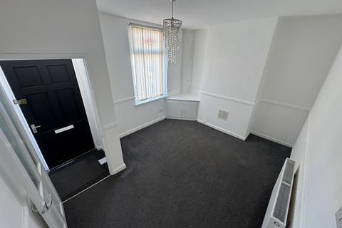 3 bedroom terraced house to rent, Church Street, Westhoughton, BL5