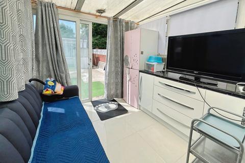 undefined, Hounslow, Queen's Gardens, Hounslow