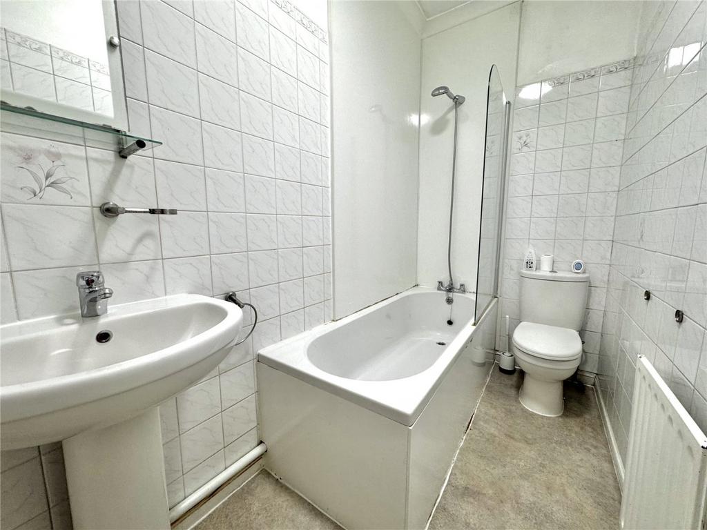 Apartment in Bournemouth, Charminster - View 3