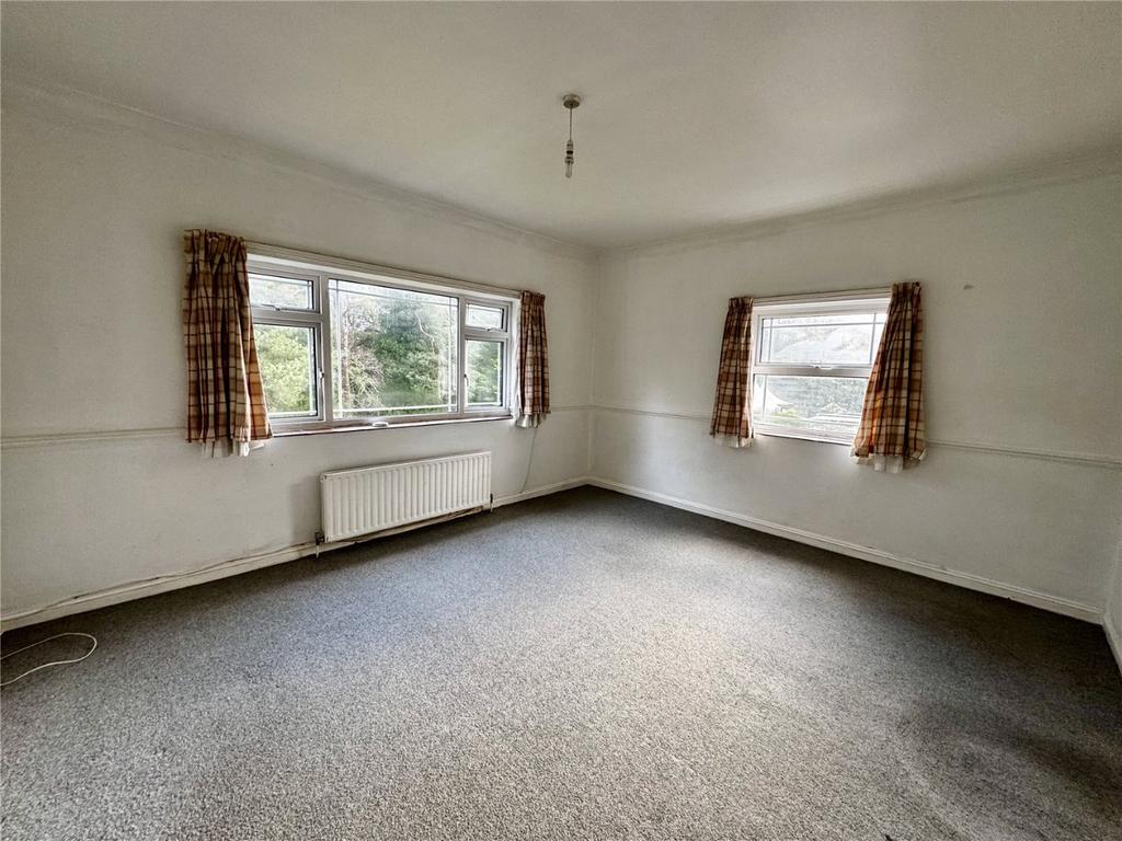 Apartment in Bournemouth, Charminster - View 4