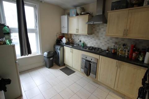 2 bedroom flat to rent, High Road, Leyton, London