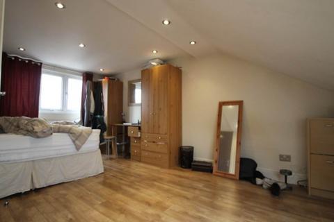 2 bedroom flat to rent, High Road, Leyton, London