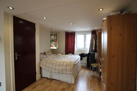 2 bedroom flat to rent, High Road, Leyton, London