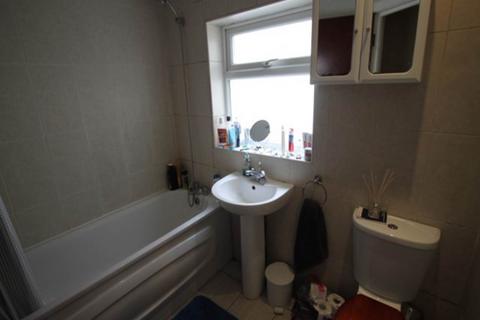 2 bedroom flat to rent, High Road, Leyton, London