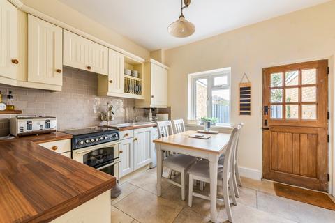 2 bedroom terraced house to rent, Duke Street Windsor SL4