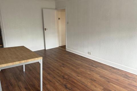 1 bedroom flat to rent, The Broadway, Friern Barnet Road, Friern Barnet, N11
