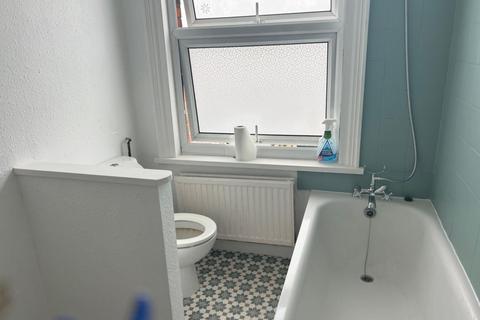 1 bedroom flat to rent, The Broadway, Friern Barnet Road, Friern Barnet, N11