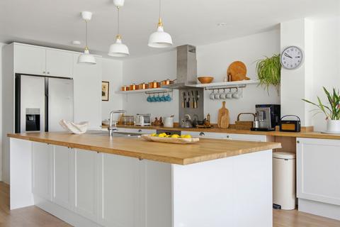 4 bedroom detached house to rent, Lovel Road, Winkfield