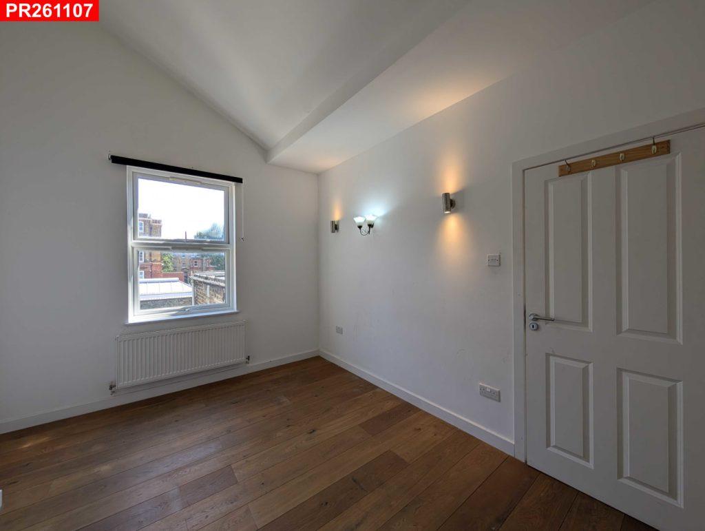 Apartment in Kilburn - View 4