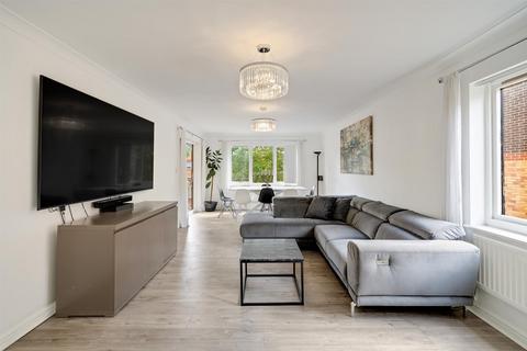 2 bedroom apartment for sale, Blyth Road, Bromley, BR1