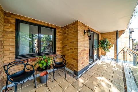 2 bedroom apartment for sale, Blyth Road, Bromley, BR1