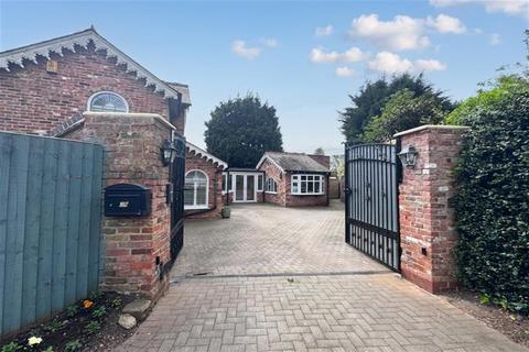 3 bedroom detached house to rent, Chester Road, Holmes Chapel