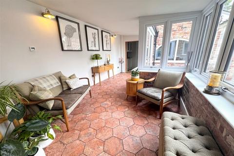 3 bedroom detached house to rent, Chester Road, Holmes Chapel