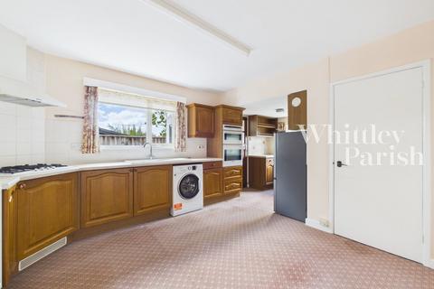 2 bedroom detached bungalow for sale, Pemberton Road, Harleston IP20 9JJ