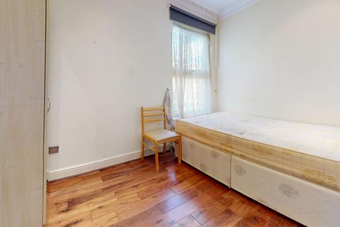 2 bedroom flat to rent, Kemsing Road, London, SE10