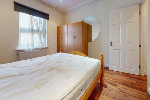 2 bedroom flat to rent, Kemsing Road, London, SE10
