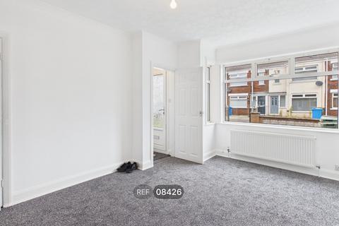 2 bedroom terraced house to rent, Linthorpe Grove, Willerby, Hull, HU10 6SB