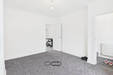 2 bedroom terraced house to rent, Linthorpe Grove, Willerby, Hull, HU10 6SB