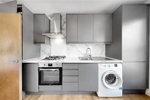 3 bedroom apartment for sale, Archway Road, London, N6