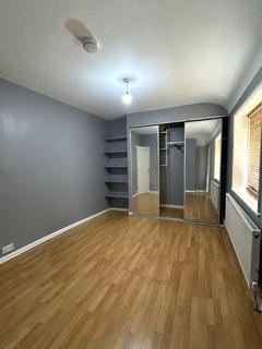 3 bedroom terraced house to rent, Bentworth Road, London, W12