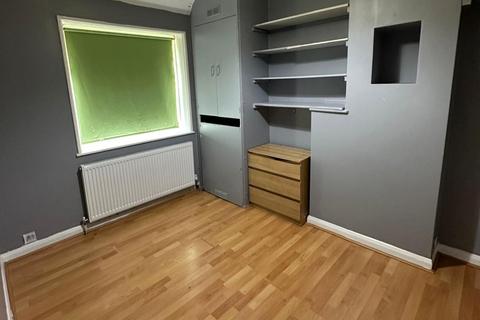 3 bedroom terraced house to rent, Bentworth Road, London, W12