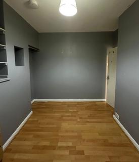 3 bedroom terraced house to rent, Bentworth Road, London, W12