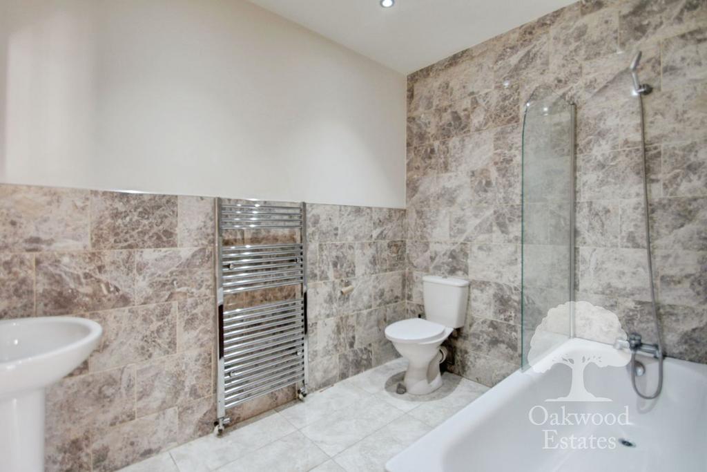 Apartment in Hounslow - View 3